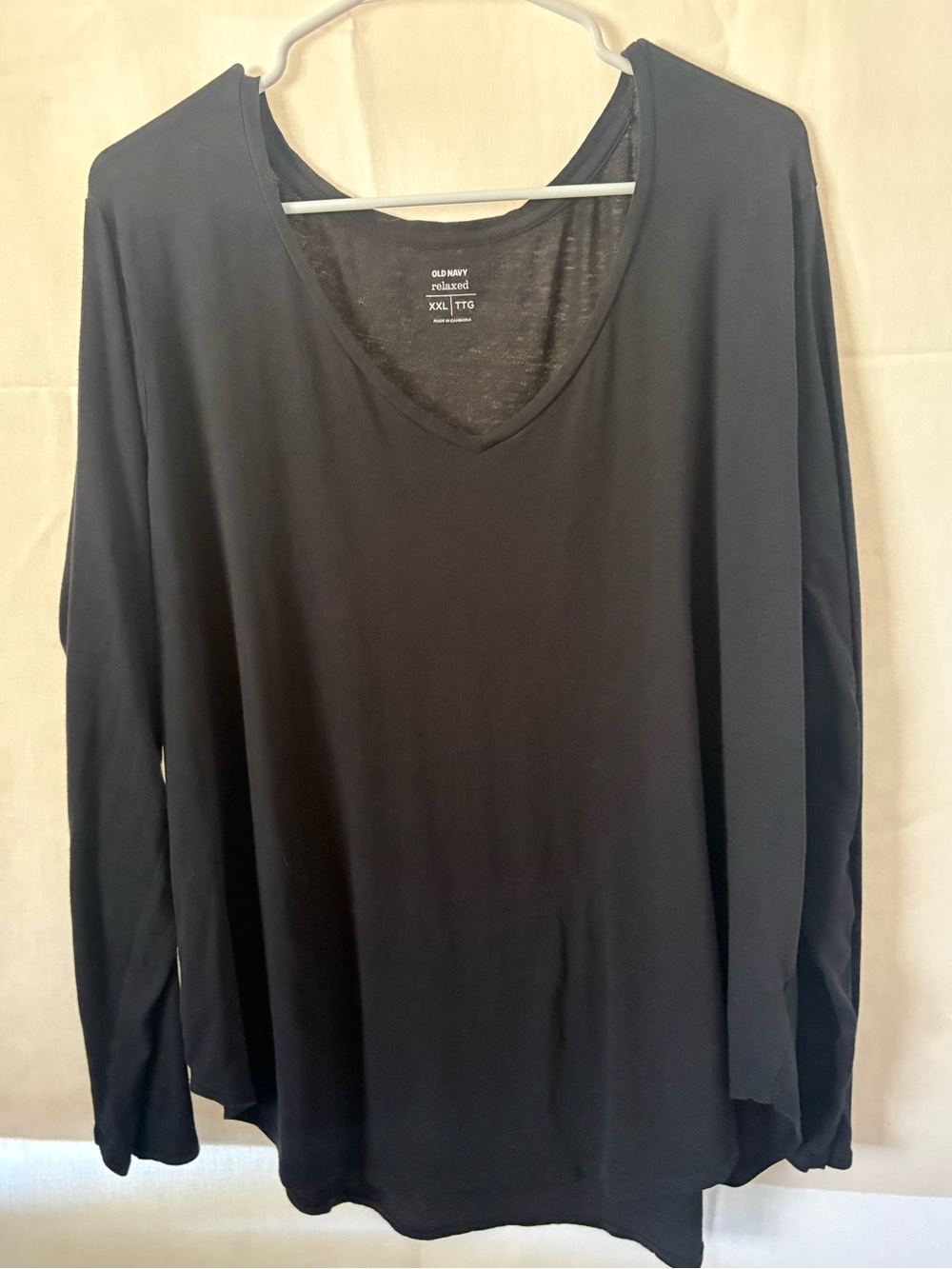 Old Navy Black Relaxed V-Neck Long Sleeve Tee
